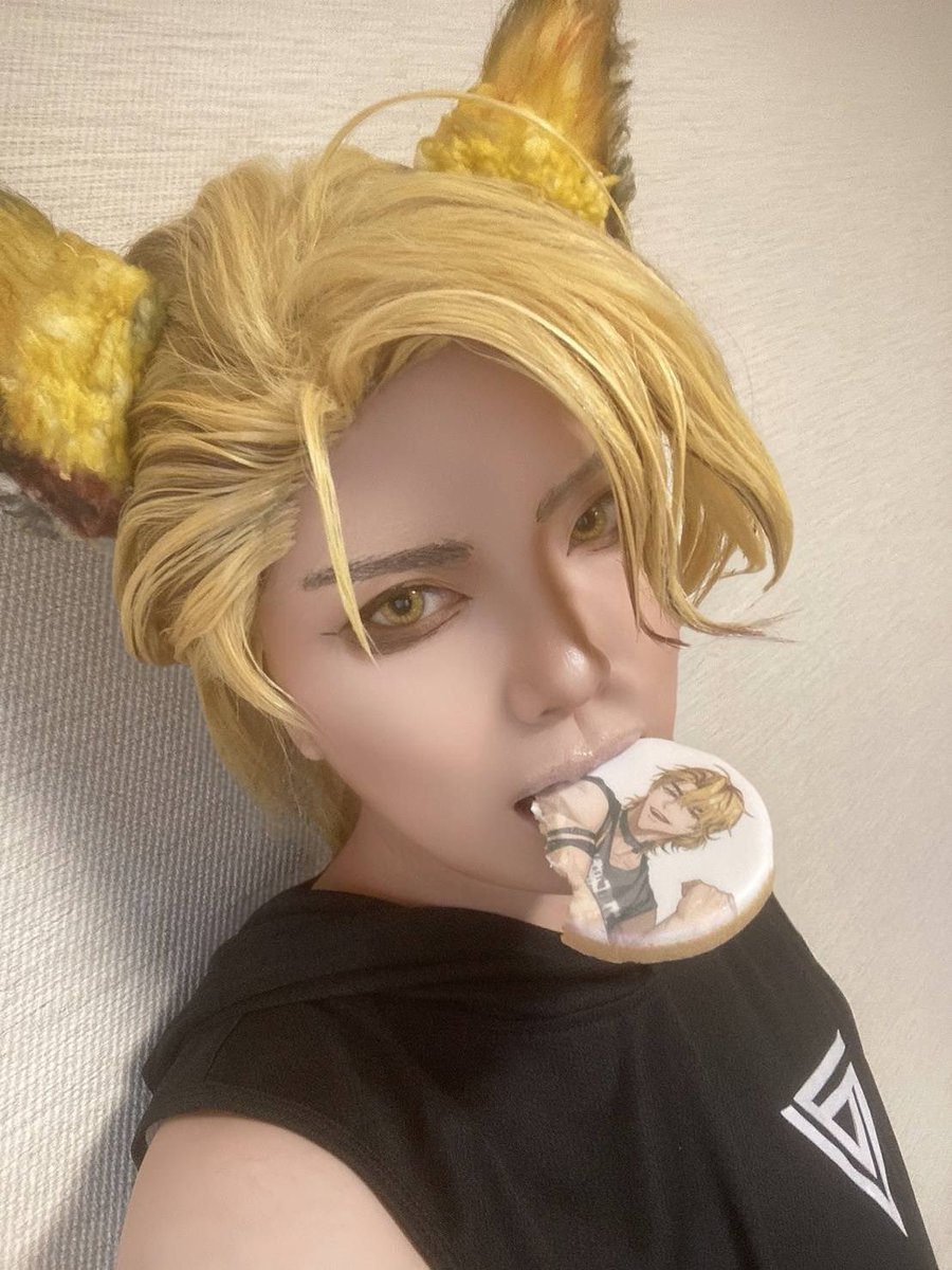 7_skks_Allen's tweet photo. ⚠️コスプレ⚠️cospaly⚠️

Zerowake GATES

#キム・ウィジェ

最近ウィジェ率高い気がする…どころか高い😅
兄貴の誕生日祝ったから自分のクッキー食べた‼︎
からの、そのまま兄貴もかじってみた💦（パッケージのままだけど←） https://t.co/R5ASCcjnYC