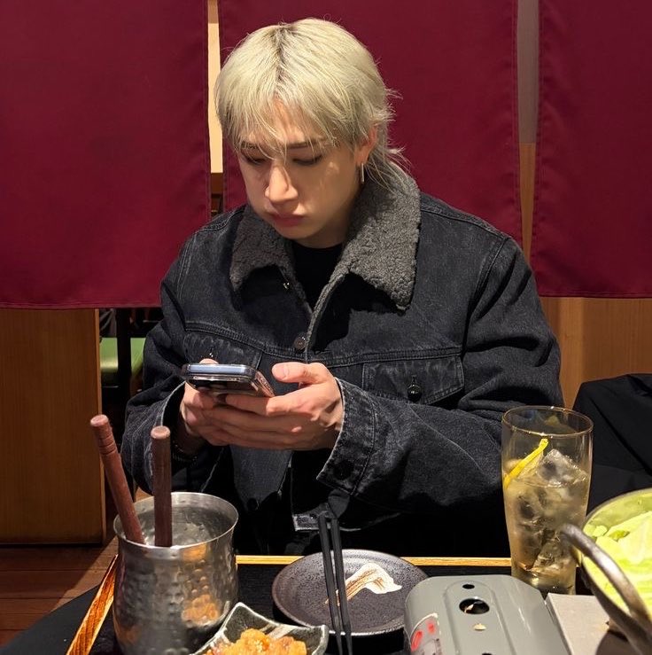 pchfulsky's tweet photo. ด เดี๋ยวพี่มานะน้องอัน แล้วก็ เย็นนี้หนูว่างมั้ยคะ ไปทานข้าวกับพี่นะ

คือ พี่ยิมบอกว่าจะเลี้ยงข้าวตอบแทนที่ผมมาช่วยพี่ถ่ายรูปอะครับ 🥺 เห็นบอกว่าพี่ยาหยีไม่ว่างเลยจองโต๊ะไว้แค่สองคนอ่า

ไอ้อ้วน ! นี่มันหมายความว่ายังไงห้ะ !!

โทษทีนะกุ้ยเฟย แต่รอบนี้ไอ้กุ๊ยชนะว่ะ 55555555555555 https://t.co/21OAda89kv