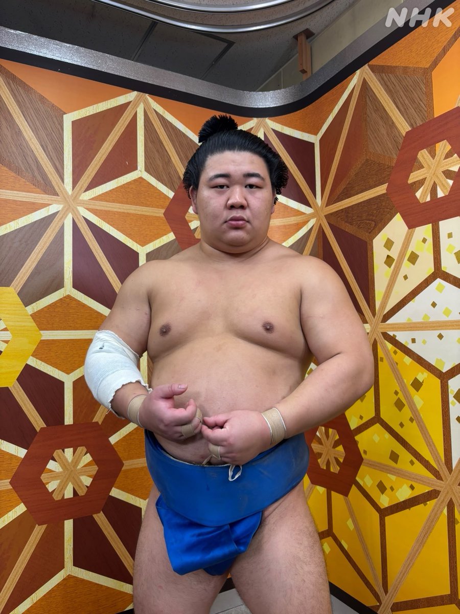 NhkSumo's tweet photo. 新関脇 #藤ノ川  大関 #霧島 から殊勲🌟

今場所３大関をいずれも破る活躍‼️
腕をとられても止まらなかった
粘り勝ちの勝利はこちら↓
https://t.co/VxTwS0IvJL

9勝目で優勝争いも！
「大歓声が力になる」インタビューは↓
https://t.co/8qeOCAj8TG https://t.co/eWbJm0GS3h