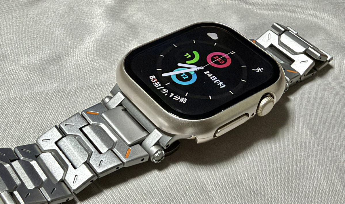 pri_pririn's tweet photo. #AppleWatch12
新機種のスマホとのリンク完了。
新しい方は、日中用途のためケースつけて手持ちのステンレスバンド使いとしました。
（重い）

SE2は在宅時の運動と睡眠測定用途で使い分ける形で2本使い開始します。 https://t.co/vLeIINTym0