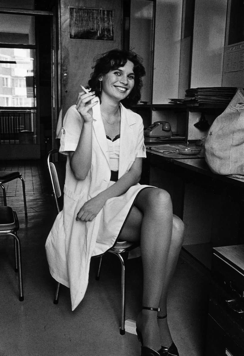 eastblocvisuals's tweet photo. Nurse at a hospital in Poznan, 1980s https://t.co/5PHKyvJ9ji