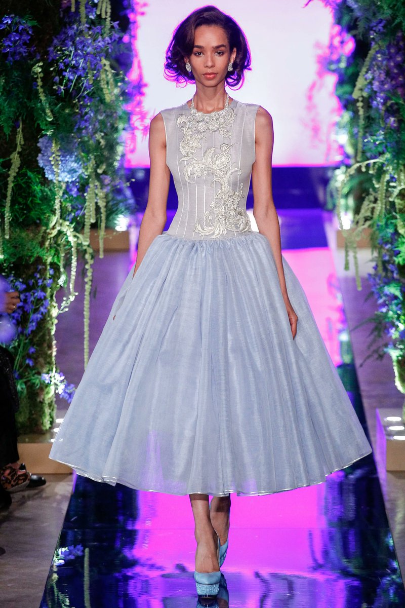MadameGilflurt's tweet photo. #GuoPei's 2017 #frockingfabulous couture collection was a tribute to the grand age of couture "when life was beautiful and dresses were more beautiful". I think this is a joy. Via Indigital. https://t.co/5XpVXLJfs1