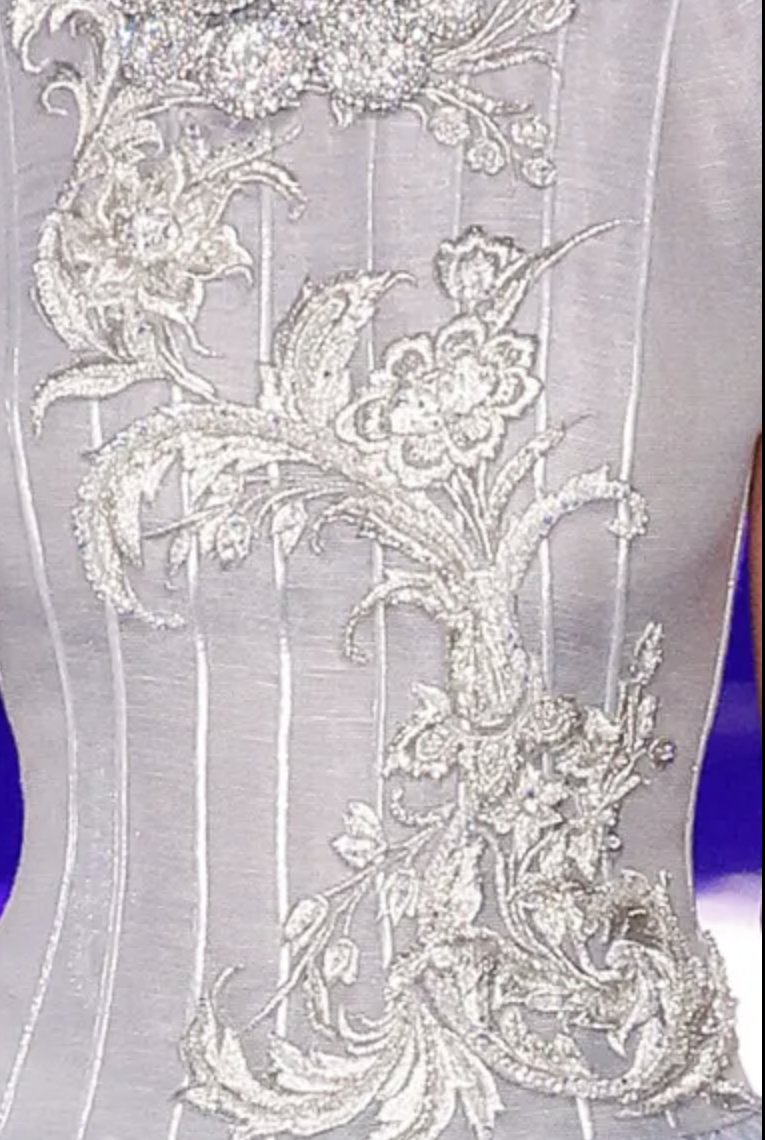 MadameGilflurt's tweet photo. #GuoPei's 2017 #frockingfabulous couture collection was a tribute to the grand age of couture "when life was beautiful and dresses were more beautiful". I think this is a joy. Via Indigital. https://t.co/5XpVXLJfs1