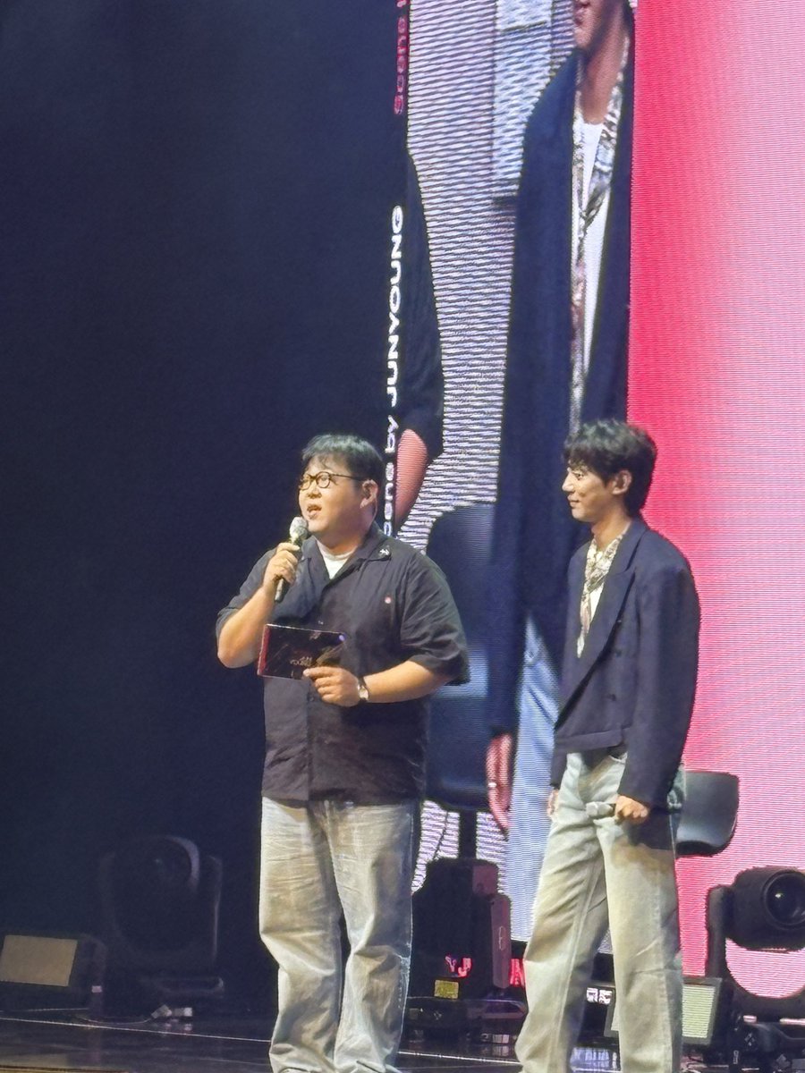 97arcjy's tweet photo. 아직도 준영옵 7월 팬미 추가 회차에 문상훈 님 엠씨로 온 거 믿겨가 안되고 프리스타일까지 추고 가신 거😁 진짜 #돌아가자 https://t.co/4cS3UqoSM7