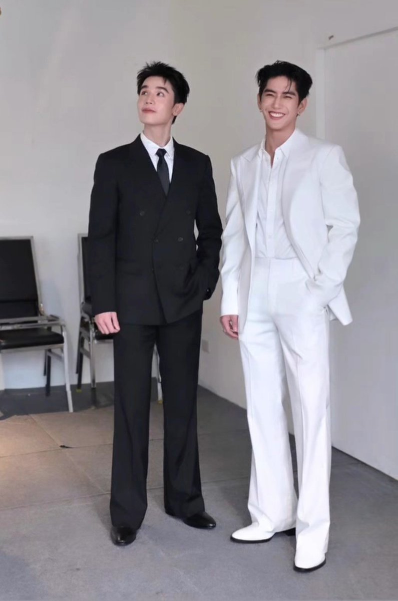 amminimaew's tweet photo. คือรูปเบื้องหลังออกมา ทำไมน้องซีเขินอะไรทุกรูปเลย ไม่เจอกันสองวันความคิดถึงทำงานหนักนึเป่า https://t.co/0yLwL1RnCF