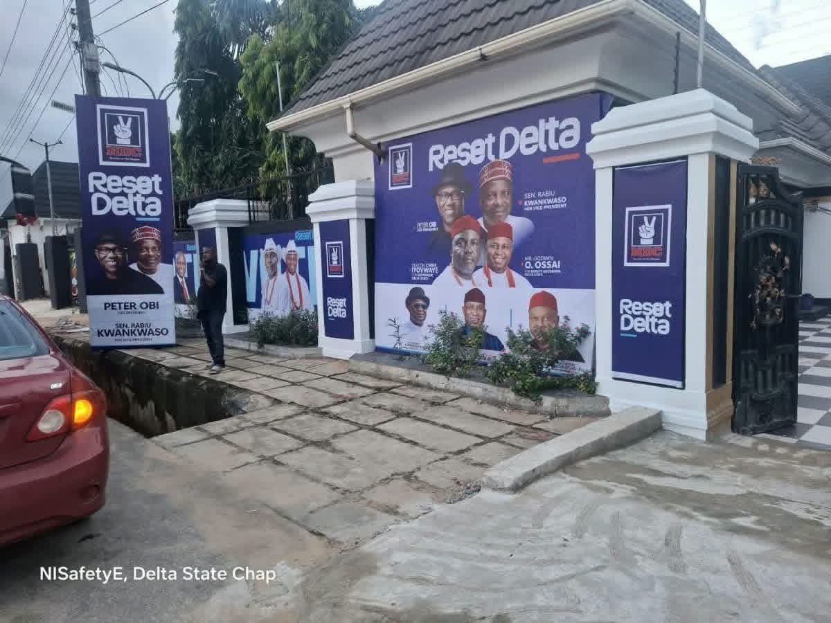 yeripros's tweet photo. This is the ambiance at the Delta State Campaign NDC Office in Asaba that Mr. Peter Obi and Sen. Rabiu Kwankwaso will be commissioning today. ✌️🔥 https://t.co/iEcTQ35kOv