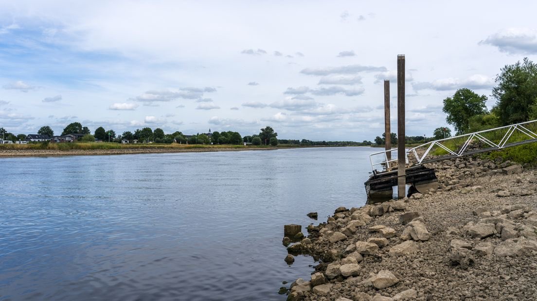 boppinmule's tweet photo. Lage IJssel dwingt schepen vanaf vrijdag kilometers omvaren: 'Noodzakelijk kwaad' 🇳🇱 #ExtremeDroogte #LageIJssel #IJsselEenrichtingsverkeer #Watertekort https://t.co/qPuH28qbbt https://t.co/Ak918knMct