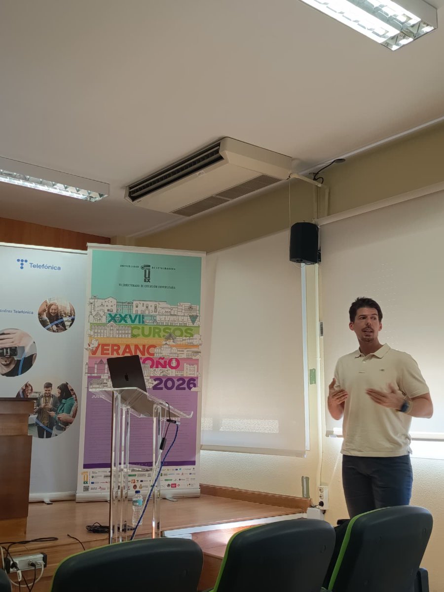 CatedraTEF_UEx's tweet photo. 🧑‍💻 Cerramos con Álvaro Rubio Largo, que aborda el desarrollo de software asistido por IA, con especial atención a las técnicas de desarrollo mediante agentes y al enfoque Spec-Driven Development (SDD).

#IAGenerativa #DesarrolloSoftware #TransformaciónDigital #CursoVeranoUEx https://t.co/lZAJtrwGD3