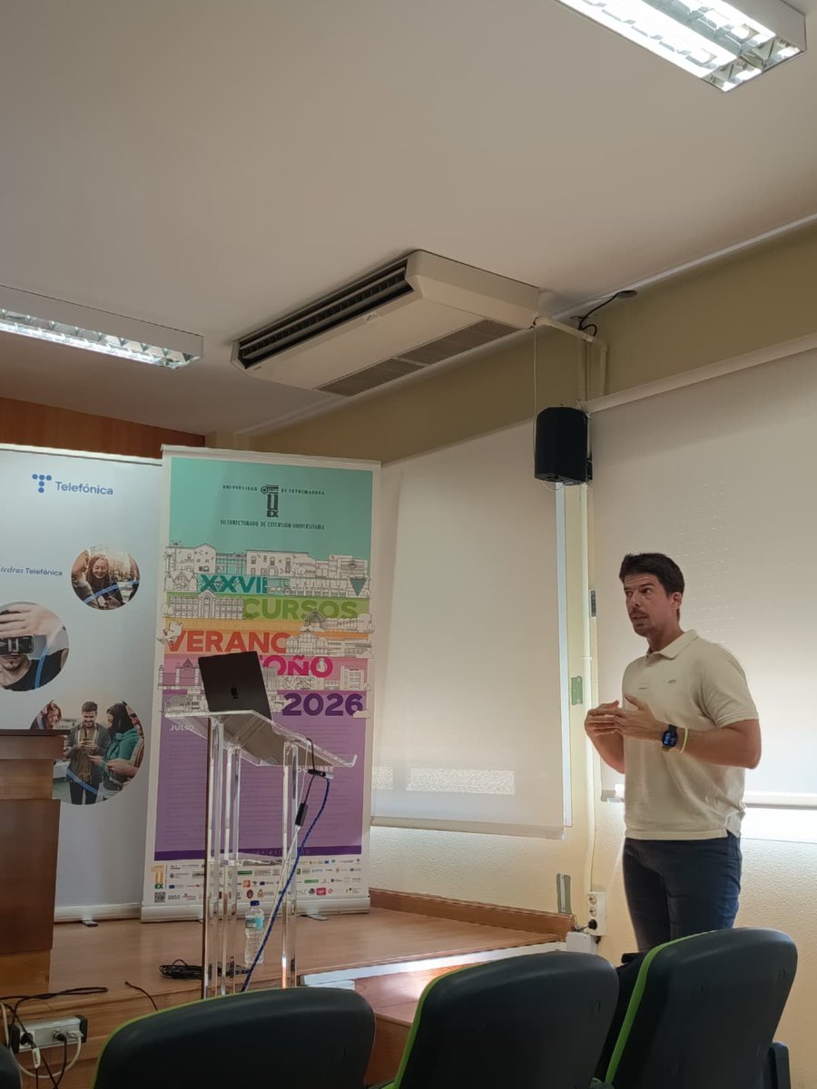 CatedraTEF_UEx's tweet photo. 🧑‍💻 Cerramos con Álvaro Rubio Largo, que aborda el desarrollo de software asistido por IA, con especial atención a las técnicas de desarrollo mediante agentes y al enfoque Spec-Driven Development (SDD).

#IAGenerativa #DesarrolloSoftware #TransformaciónDigital #CursoVeranoUEx https://t.co/lZAJtrwGD3