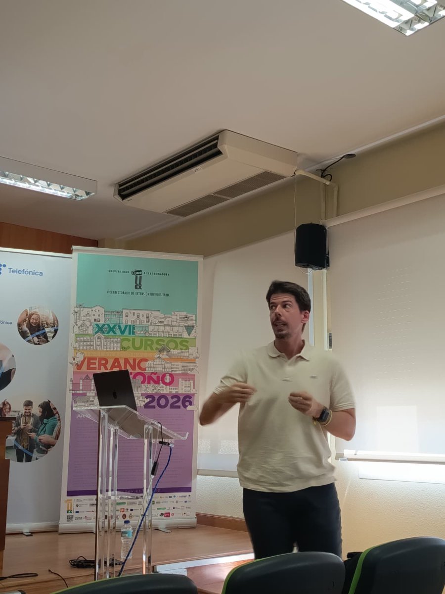 CatedraTEF_UEx's tweet photo. 🧑‍💻 Cerramos con Álvaro Rubio Largo, que aborda el desarrollo de software asistido por IA, con especial atención a las técnicas de desarrollo mediante agentes y al enfoque Spec-Driven Development (SDD).

#IAGenerativa #DesarrolloSoftware #TransformaciónDigital #CursoVeranoUEx https://t.co/lZAJtrwGD3