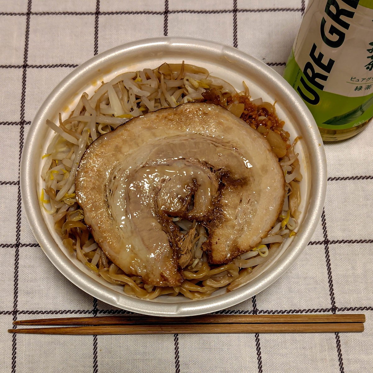 Goto_1965's tweet photo. “コンビニ”の記録
2026.09.19 購入
#セブンイレブン（7-11）
中華蕎麦 とみ田監修 デカ豚ラーメン アブラ増（734円）

#カップ麺 https://t.co/Iyv48qvrF0
