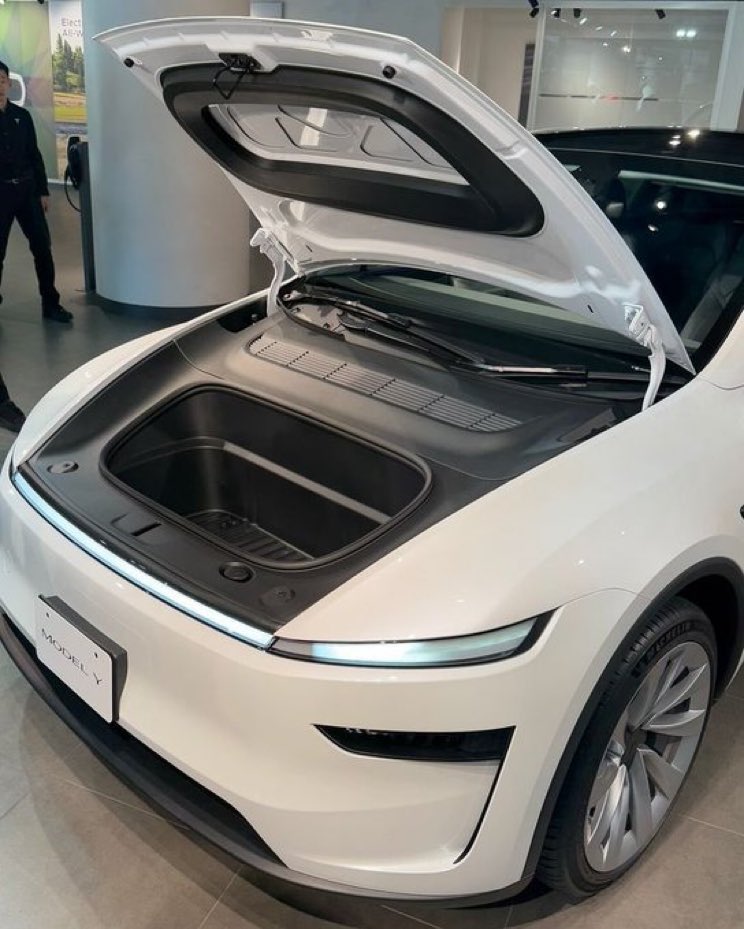 elontruefans_'s tweet photo. Tesla Model Y now only $31,490 in USA after federal credit. 

In USA middle class family can buy it.
Is this fair price?

YES or NO? 

#Tesla #ModelY #USA #ElonMusk https://t.co/mnNxNsksjJ