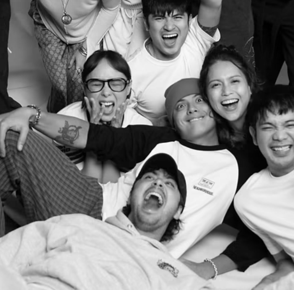 blairwaldorfs_'s tweet photo. dj and kaila, with dj's adoptive mom chef cristine and dejikai's firstborn anthony 😂🤓 https://t.co/dvojv6RWoH
