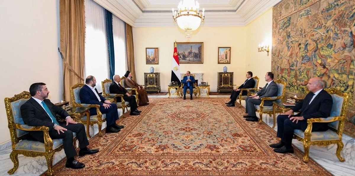 Ammar_Alhakeem's tweet photo. أكدتُ خلال اللقاء الذي جمعني بفخامة رئيس جمهورية مصر العربية السيد عبد الفتاح السيسي عمقَ العلاقات الثنائية بين العراق ومصر، وأعربتُ عن ارتياحي للمنحى التصاعدي الذي شهدته العلاقات في الآونة الأخيرة في مختلف المجالات، وأبديتُ تطلعي إلى مزيد من توثيق العلاقات في إطار تكامل استراتيجي بين البلدين الشقيقين.
أوضحتُ لفخامته أن العراق مقبل على استحقاق سيادي بإنهاء مهام التحالف الدولي لمواجهة داعش في نهاية شهر أيلول الجاري، وأكدتُ عزم القوى السياسية في العراق على دعم مسيرة الحكومة العراقية برئاسة الأخ الزيدي في معالجة مشكلة السلاح خارج إطار الدولة. 
كما أشرتُ إلى أن الاقتصاد العراقي قادر على تجاوز الأزمة الحالية الناتجة عن التوترات الإقليمية، وأن العراق يحثّ الخطى نحو تفعيل منظومة اقتصادية متنوعة قادرة على تحقيق تطلعات الشعب العراقي الكريم، وتوفّر الغطاءات الاقتصادية اللازمة للتنمية.
وإقليمياً، شددتُ على ضرورة الابتعاد عن الخطوات التصعيدية الخطيرة التي سادت المنطقة خلال العام الحالي، وأكدتُ أن لغة العنف والسلاح لن تنتج حلولاً مستدامة، وإنما سيكون لها تأثيرات سلبية على مختلف جوانب الحياة، وهو ما ظهر جلياً في الأزمات الاقتصادية الحالية، لا سيما في قطاع الطاقة.
وجددتُ الدعم للجهود التي تبذلها الشقيقة مصر في الدفاع عن حقوق الشعب الفلسطيني ورفع الظلم الذي أصابه، وأشدتُ بالمبادرة المصرية لإعادة الإعمار في غزة، وأعربتُ عن أملي أن تتكاتف الجهود العربية لإعادة الأمل إلى شعوبنا العربية التي تعاني في عدد من الدول، وأكدتُ أن مصير العرب واحد، وأن تكاتفهم هو السبيل الأوحد للخروج من حالة الاحتقان التي يمر بها العالم.
