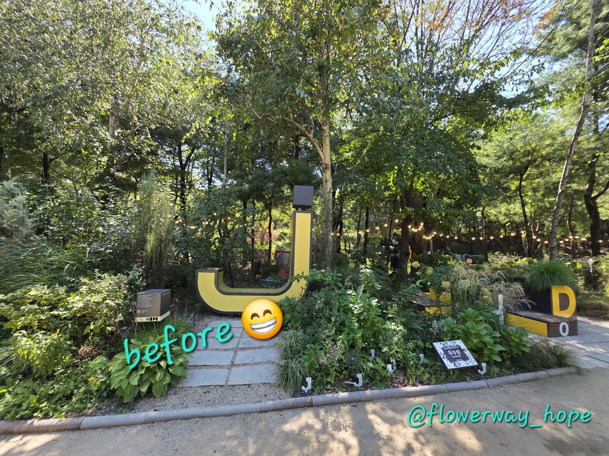 flowerway_hope's tweet photo. 🌲제이홉 숲 벤치정원 이야기🌲
 
안녕하세요.
정호석꽃길조성단입니다.
풍성한 한가위입니다. 연휴 잘 보내고 계신가요?? 오늘 제이홉숲에 이쁜 가을 꽃을 심었습니다. 여름내내 우거졌던 나눔함 앞 화초들을 옮기고 알록달록 가을 꽃을 심는 작업을 했습니다. 
초저녁에는 #제이홉숲 옆 스누피가든의 불빛이 한층 숲을 밝혀주네요.
연휴에 제이홉숲을 많이 방문해주시고 편안하게 쉬고 가시길 바랍니다❤️
#jhope #제이홉
#제이홉숲 #jhopeforest 
#제이홉_조건없는_믿음으로_응원해