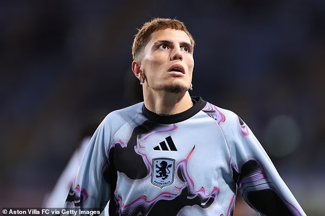 TheChelsZoneX's tweet photo. 🚨🔵 𝗟𝗔𝗧𝗘𝗦𝗧: The conditions around Garnacho’s obligation to Villa remain UNDISCLOSED.

Spanish clubs are already said to have taken an interest in Garnacho’s situation and it remains to be seen whether or not any of them could take over the conditions of his loan if the Argentine’s situation does not improve

📰 @Matt_Law_DT