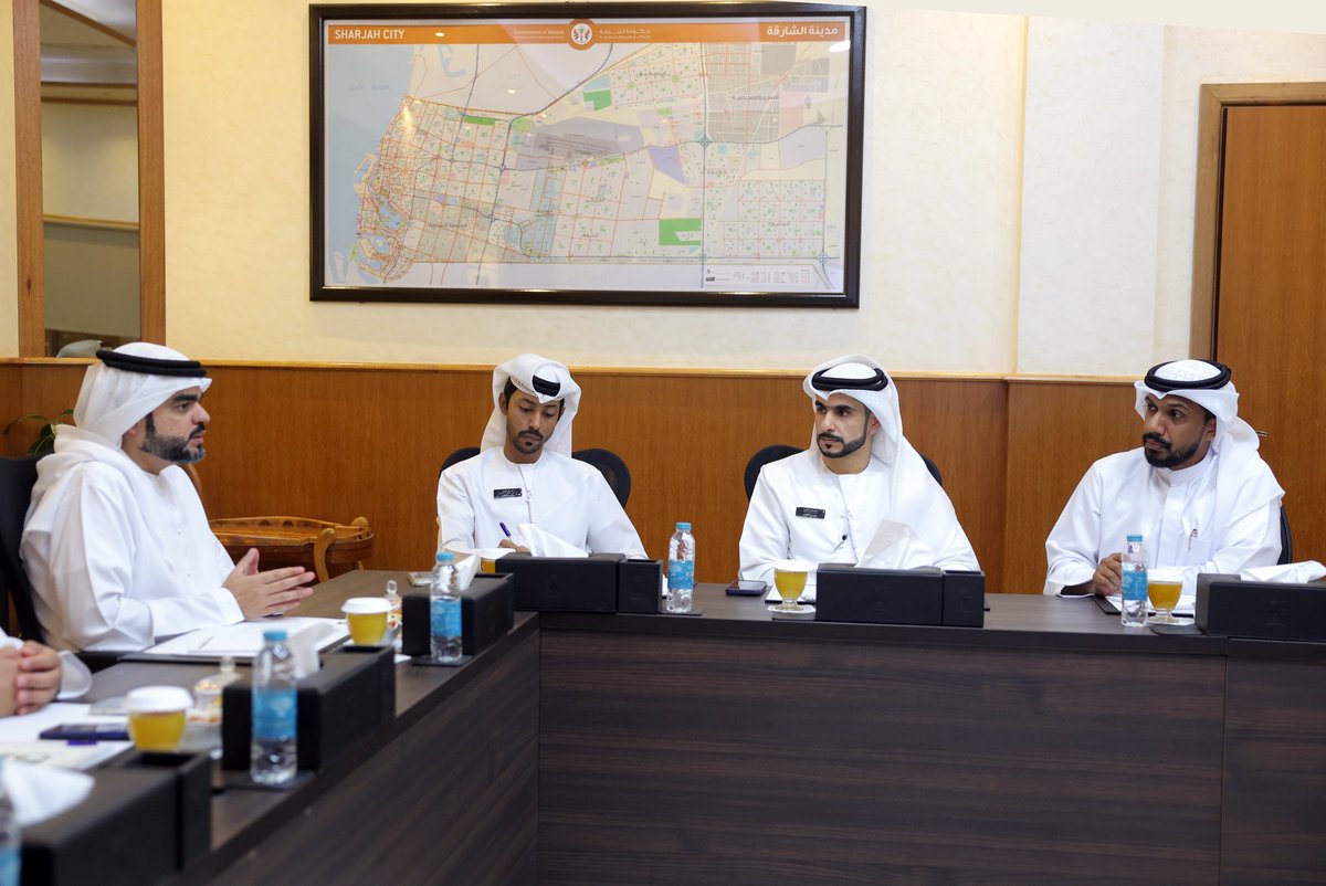 ShjMunicipality's tweet photo. عززت بلدية مدينة الشارقة التعاون والتنسيق المشترك مع دائرة شؤون الضواحي، ومجموعة بيئة، خلال اجتماع تنسيقي لبحث العديد من المحاور المشتركة لتعزيز المظهر العام للإمارة ونشر الوعي المجتمعي حول بعض السلوكيات التي تؤثر سلباً على الفرد والمجتمع…https://t.co/rF8wQ7kAEs https://t.co/kEsOq3EEyt