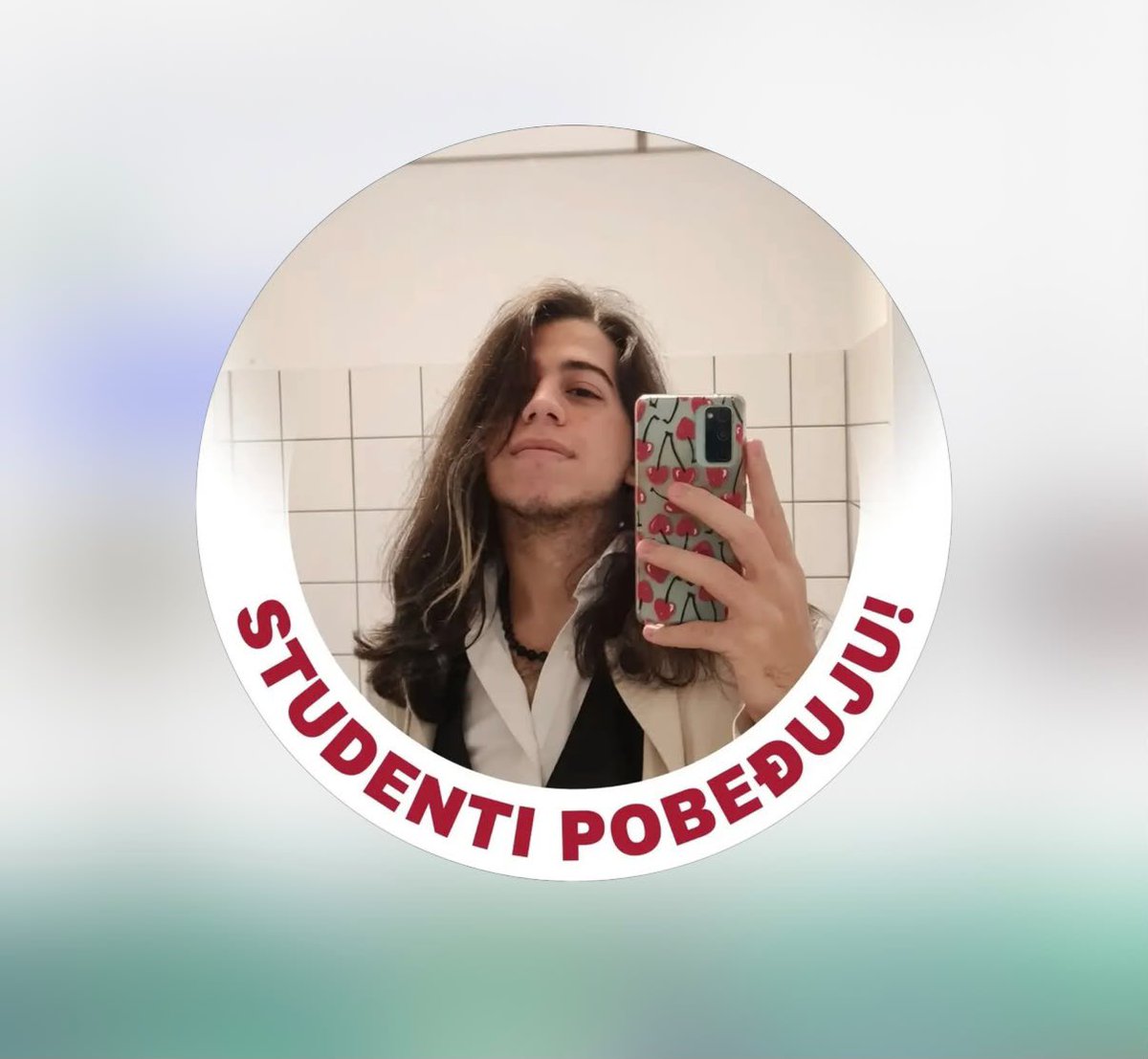 IliZver95346's tweet photo. Poslednje pripreme pred haos koji blokaderi pripremaju za dan izbora!

Na ostrvu Cres, u Hrvatskoj, održavaju se sastanci blokadera iz R Srbije i drugih zemalja, čija se tema odnosi na tzv. aktivizam, izgradnje aktivističkih pokreta i mreža u cilju "borbe protiv režima". 

Od blokadera iz naše zemlje, učestvuju
- Kristina Urošević iz pokreta Kreni-Promeni,
- Vuk Radišić Višnjić iz Zeleno-levog fronta,
- ⁠Milan Vujić iz Novog Sada,
- ⁠Vladica Kljajić odbornica Glas mladih opštine Kula,
- ⁠Tijana Jovanović iz Novog Sada.

Kakvo nam zlo spremaju Blokaderi za noć izbora?
Da li se obučavaju za Nepalski scenario?