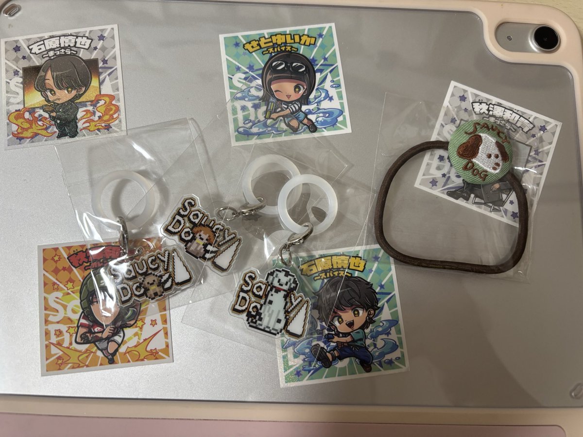nooooq20's tweet photo. My iPad可愛いでしょ︎^_^
ほんでめじるしアクセサリーコンプしたけど何に使えばいいか分からんくて開けてない笑 https://t.co/HTloJWC7dq