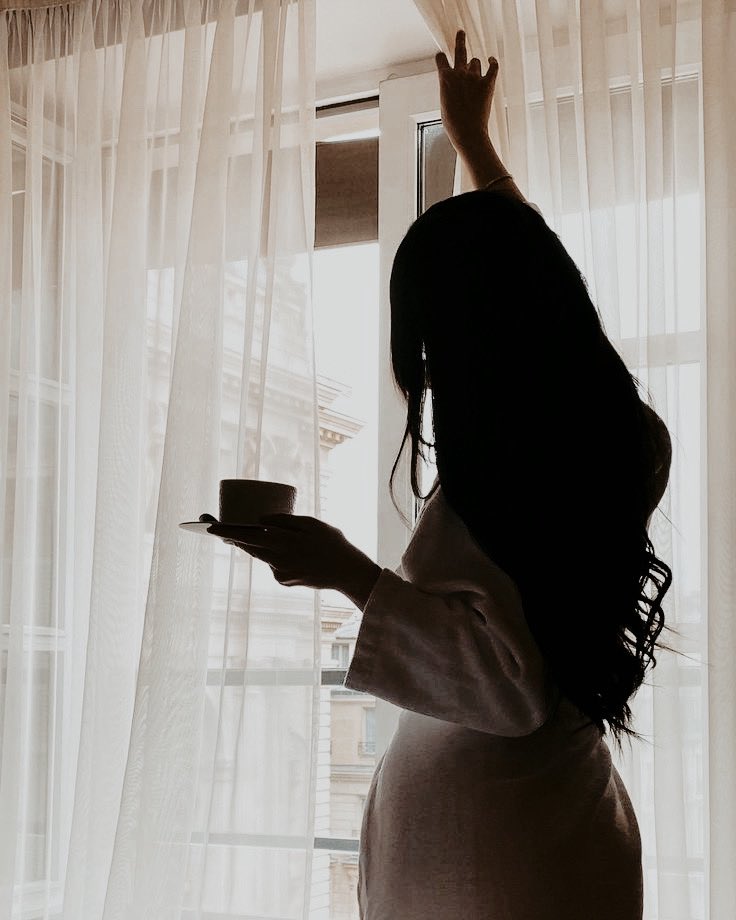 RuinsAndRiches's tweet photo. ⠀ 
⠀    early mornings in Croft manor.

Her eggs had been overdone, her own fault; she hadn’t wanted to wake Winston for so trivial a manner as breakfast.

Sat in her bathrobe the countess dried her hair with one hand and sipped at the teacup in her hand with the other. https://t.co/W8xUD5NeTh