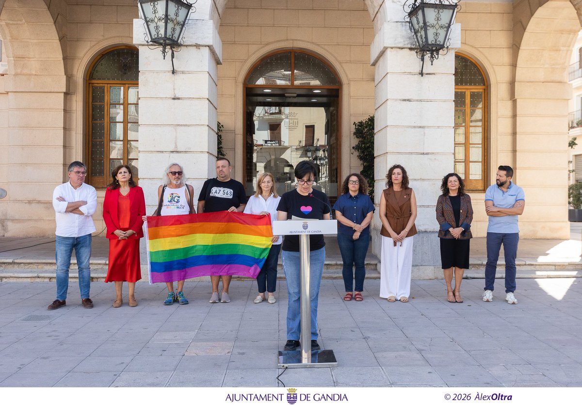 CLGS_SAFOR's tweet photo. Ahir vam acudir a la lectura del manifest pel Dia de la Visibilitat Bisexual en Gandia 💗💙💜💪🏼 https://t.co/jC2WsohcS4