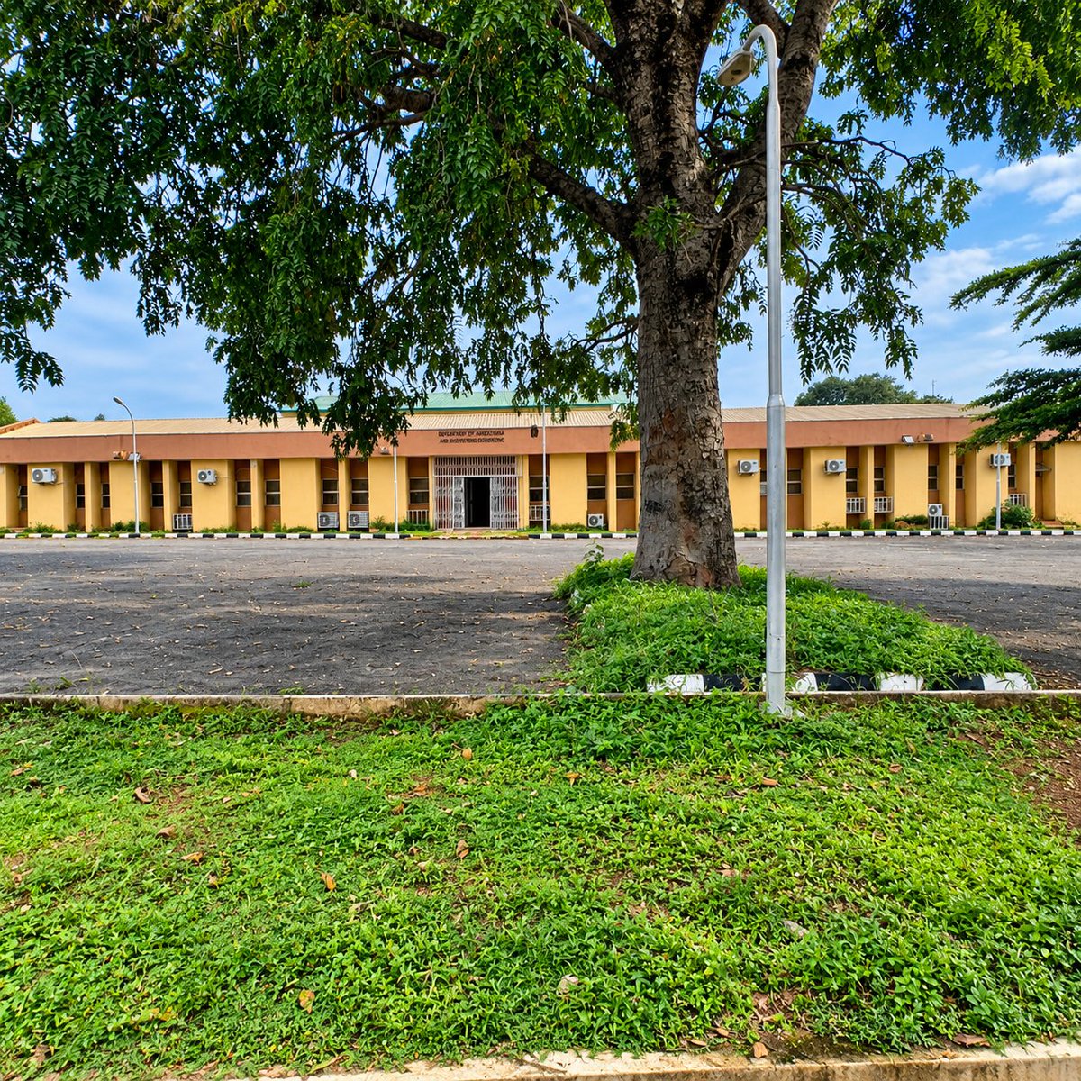 abe_unilorin's tweet photo. WE MISS YOU, ABESAITES! 💚
Quiet walkways, serene views, and waiting lecture halls and workshops! The Department is looking as beautiful as ever, but it is far too quiet without you, ABESAITES!
#26/27session
#ABEsaite
#Resumptioninview https://t.co/9WcghJpPgY
