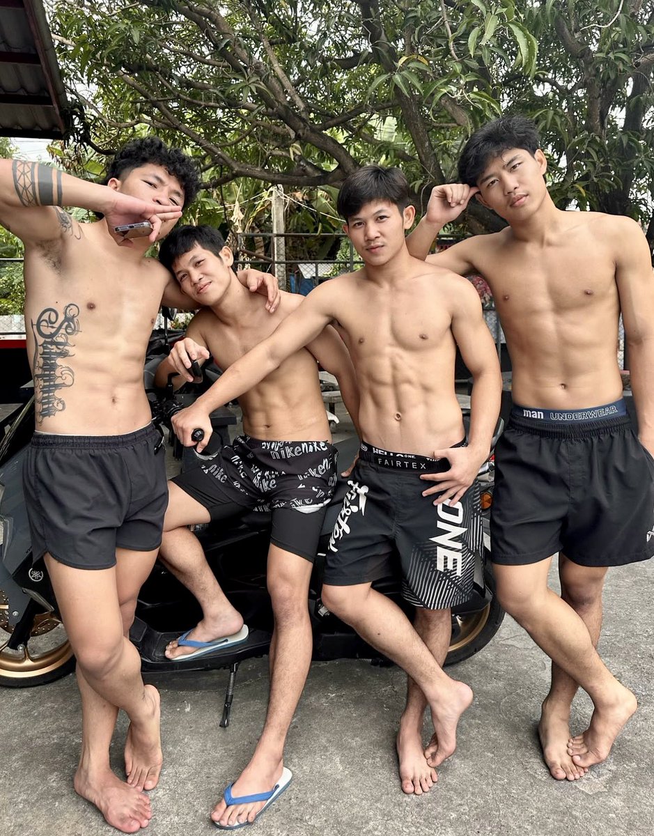 cuteguy_boy's tweet photo. 😘😘😘😘 https://t.co/6YvTeAGqCV