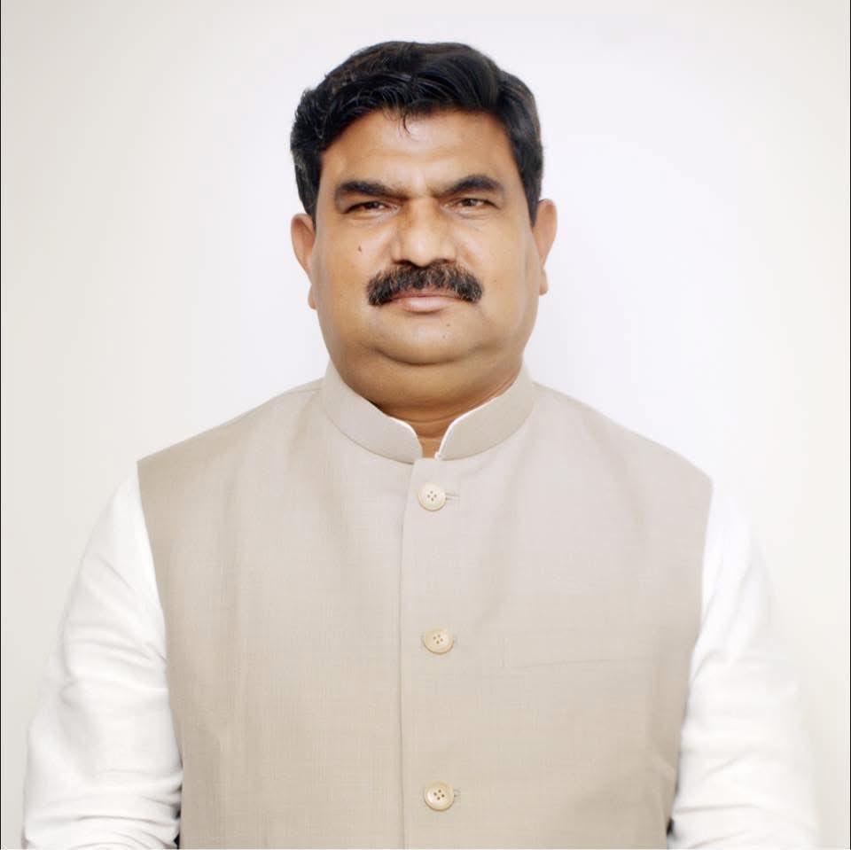 DarshanaSingh76's tweet photo. उत्तर प्रदेश महामंत्री (संगठन) के दायित्व पर आदरणीय धर्मपाल जी को पुनः अवसर देने के लिए भारत के यशस्वी प्रधानमंत्री आदरणीय नरेन्द्र मोदी जी ,भाजपा के राष्ट्रीय अध्यक्ष श्री नितिन नवीन जी, राष्ट्रीय संगठन महामंत्री बी० एल० संतोष जी का हार्दिक आभार एवं बधाई।

आदरणीय धर्मपाल जी का संगठनात्मक कौशल, कार्यकर्ताओं से आत्मीय जुड़ाव और हर कार्यकर्ता को साथ लेकर चलने की क्षमता संगठन की बड़ी शक्ति है। उनके मार्गदर्शन में हम सभी कार्यकर्ताओं को निरंतर सीखने, आगे बढ़ने और संगठन के लिए समर्पित भाव से कार्य करने की प्रेरणा मिलती है।

धर्मपाल जी भाईसाहब को हार्दिक बधाई एवं शुभकामनाएँ।

@idharampalsingh