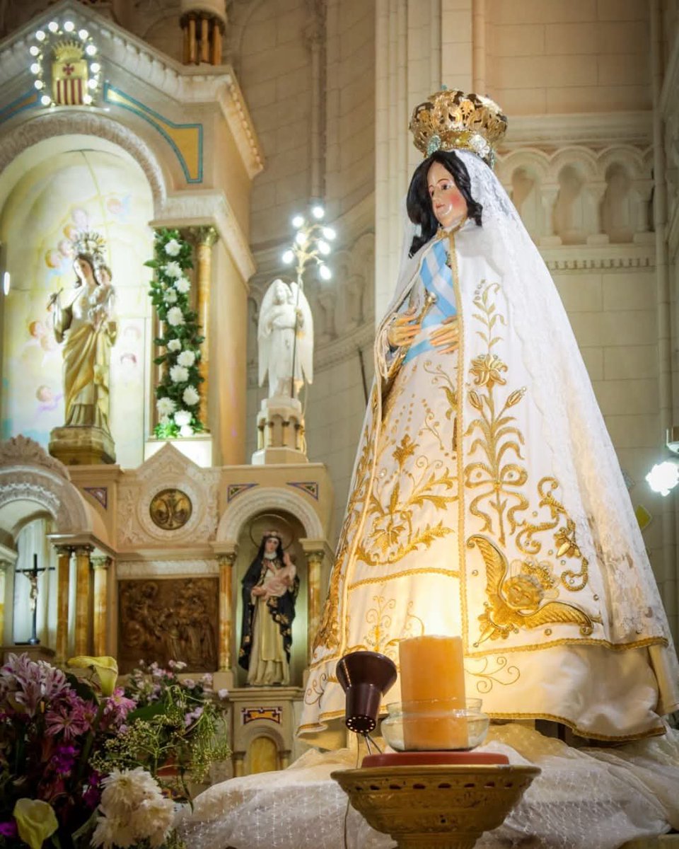JuntosRecemos's tweet photo. Dios te salve Maria
Llena eres de gracia 
El Señor es contigo
Bendita tu eres entre todas las mujeres y bendito es el fruto de tu vientre, Jesús 
Santa Maria Madre de Dios,
Ruega por nosotros, pecadores ahora y en la hora de nuestra muerte. Amén 
Ntra Sra de la Merced, socórrenos https://t.co/yjXULul6ux