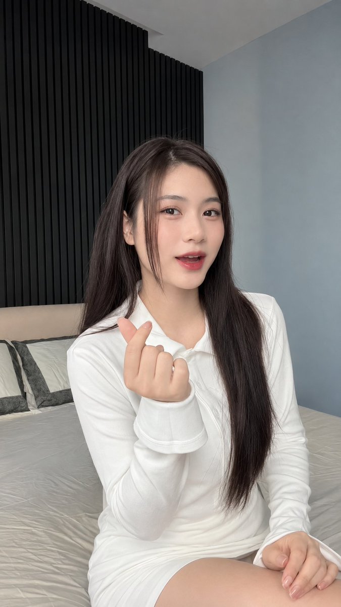 dg7tz's tweet photo. 上班我喜欢穿搭有一个单品做亮点，其余部分保持简单。

如果太难的话就穿白色的衣服搞定。

看起来更干净，而且早上也省得花时间挑衣服。 https://t.co/tc8yPeppMf