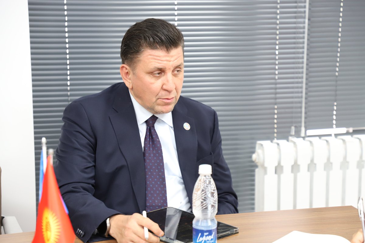 FAOKyrgyzstan's tweet photo. 🌱 Oleg Guchgeldiyev, @FAO Representative in Kyrgyzstan, and Rysgul Akimzhanova, Deputy Minister of Water Resources, Agriculture and Processing Industry of the Kyrgyz Republic, discussed stronger cooperation on organic agriculture, food security, and rural women and youth.

#FAO https://t.co/TJXUYJ13AX