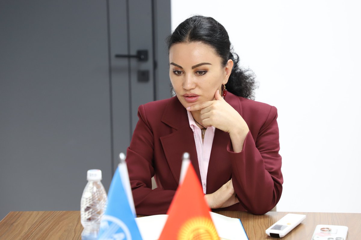 FAOKyrgyzstan's tweet photo. 🌱 Oleg Guchgeldiyev, @FAO Representative in Kyrgyzstan, and Rysgul Akimzhanova, Deputy Minister of Water Resources, Agriculture and Processing Industry of the Kyrgyz Republic, discussed stronger cooperation on organic agriculture, food security, and rural women and youth.

#FAO https://t.co/TJXUYJ13AX
