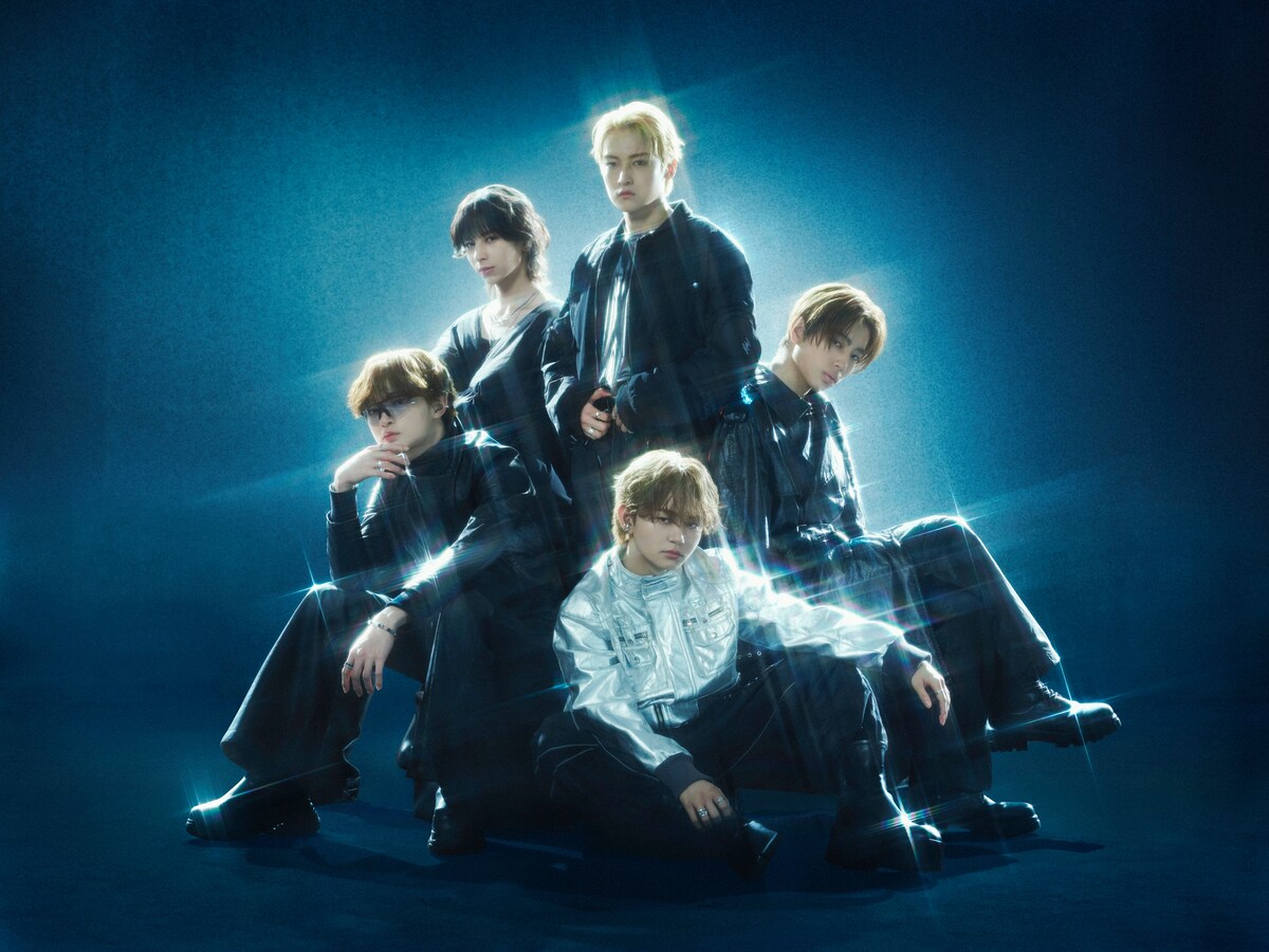 natalie_mu's tweet photo. MAZZEL×STARGLOW
総勢13名の特別ユニット結成！
コラボ楽曲「Nameless MythS」配信リリース
https://t.co/4812YdJrov

SKY-HIがコメント🗣️
「何度でも自分の物語を始めてきた13人の歌です」

#MAZZEL #STARGLOW https://t.co/rswCoK9SSC