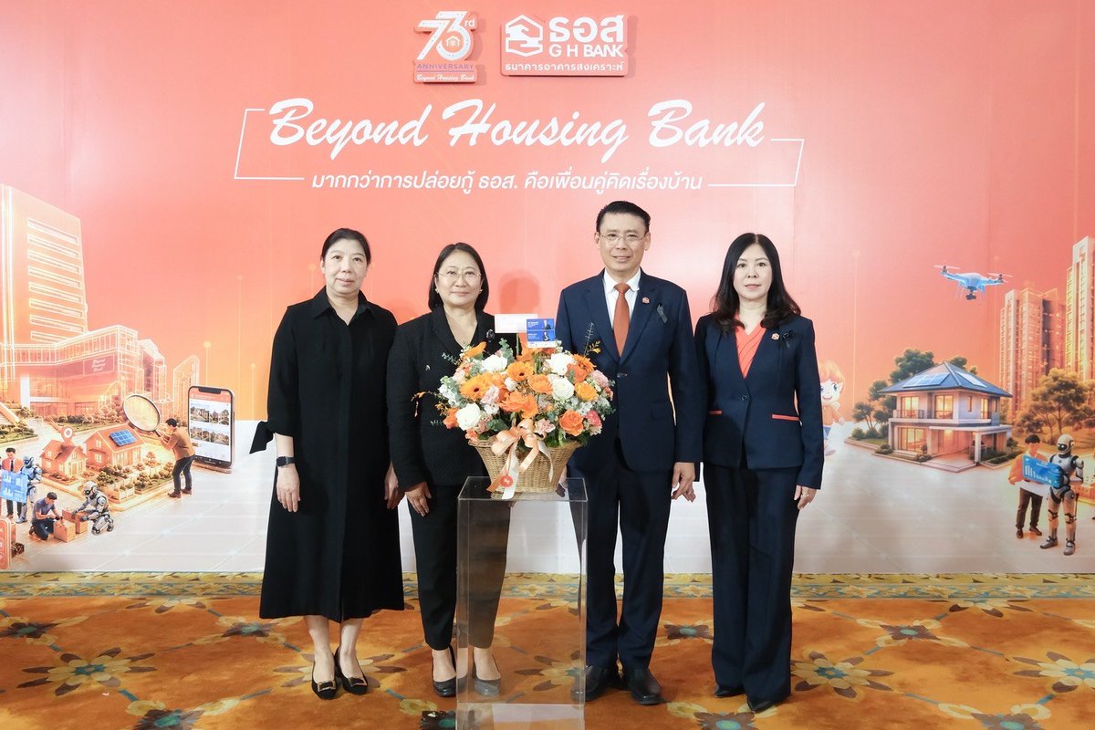 ProMassCommPr's tweet photo. EXIM BANK ร่วมยินดีธนาคารอาคารสงเคราะห์ ครบรอบ 73 ปี

นางสาวดรัสวันต์ ชูวงษ์ รองกรรมการผู้จัดการ ธนาคารเพื่อการส่งออกและนำเข้าแห่งประเทศไทย (EXIM BANK) ร่วมแสดงความยินดีกับนายณรงค์พล ประภานิรินธน์ รองกรรมการผู้จัดการ กลุ่มงานการตลาด ธนาคารอาคารสงเคราะห์ (ธอส.) ในโอกาสวันคล้ายวันสถาปนา ธอส. ครบรอบ 73 ปี ณ ธอส. สำนักงานใหญ่ เมื่อวันที่ 24 กันยายน 2569