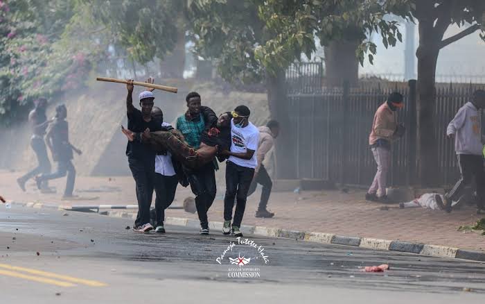 IAMRAPCHA's tweet photo. Ndugu @eddiebutita ndio hio kazi ya mtu unalambaga

We can't let the nation forget who stood with KILLERS at the most important time in our lives

No supporting KILLERS chini ya maji tutaanika kila msanii anaogelea kwa damu ya wakenya https://t.co/4gYmjqGvTl