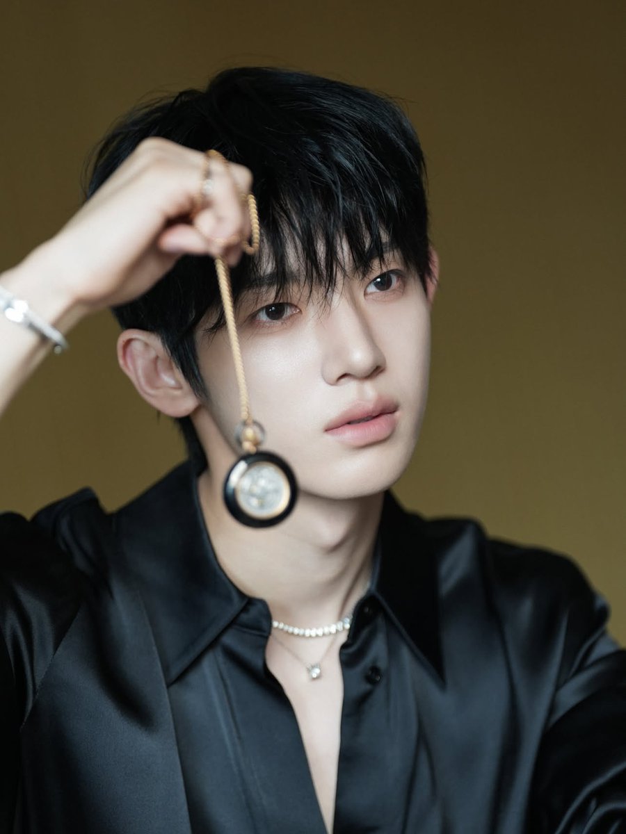 bling_ww's tweet photo. Chỉ còn chờ khoảnh khắc Park Siwoo xuất hiện tại Marni. Mong chờ những hình ảnh đầu tiên quá rồi! 📸🐰✨

PARK SIWOO AT MARNI MFWSS27

#PARKSIWOOxMARNI #PARKSIWOOxMARNIFWSS27 #PARKSIWOO #박시우 https://t.co/KksL38jD8z