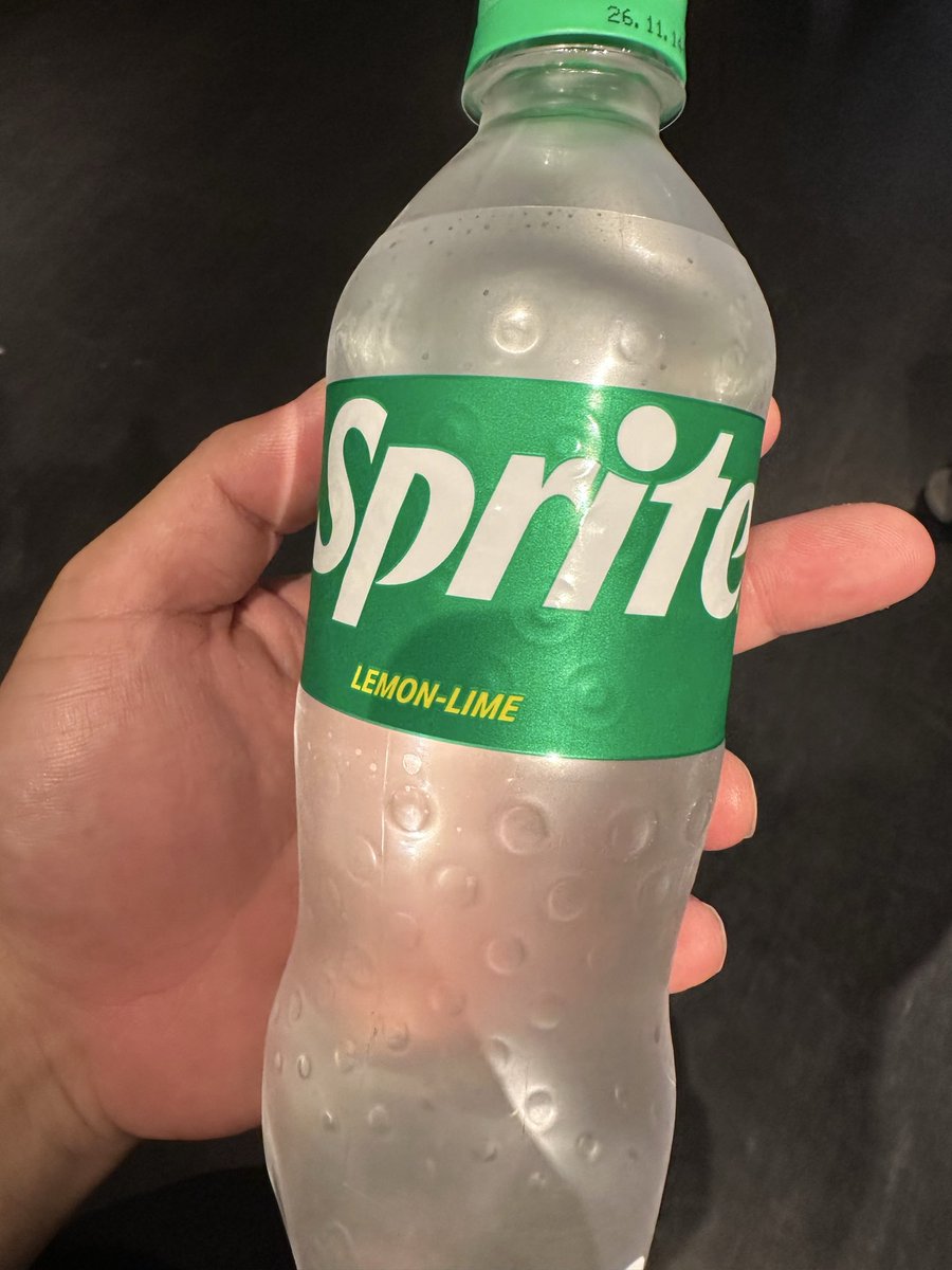 satitaro's tweet photo. あまり飲む機会多くない方の炭酸 https://t.co/3EdDtXnNNS