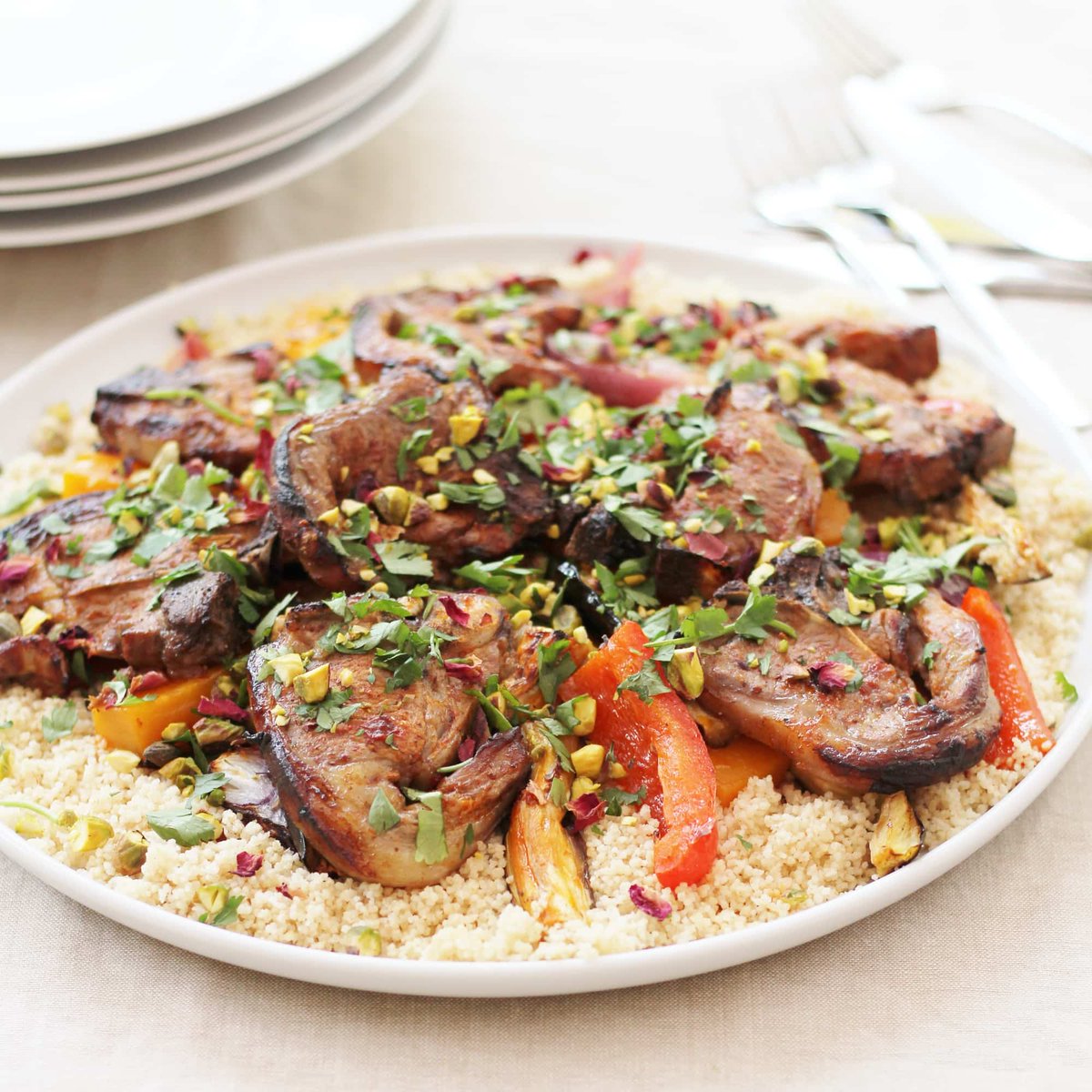 easypeasyfoodie's tweet photo. This Moroccan Lamb Traybake is a show stopping main that takes less than 45 minutes to make and only uses one pan! Perfect for a stress-free dinner party but easy peasy enough to make on a weeknight.
GET THE RECIPE >>> https://t.co/pl06oSPn7F
#lamb #lovelamb #easypeasyfoodie https://t.co/J67d1LNx8T