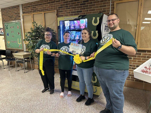 VMMSMustangs's tweet photo. Last night, our amazing @VMMSPTA1 had unveiled our new book vending machine! We are so excited to have our students begin to earn this awesome opportunity! #RIDEASONE🐎 @BrickSupt @BTPSLearns @MsTri_teach_run https://t.co/RH7AfHzn8K