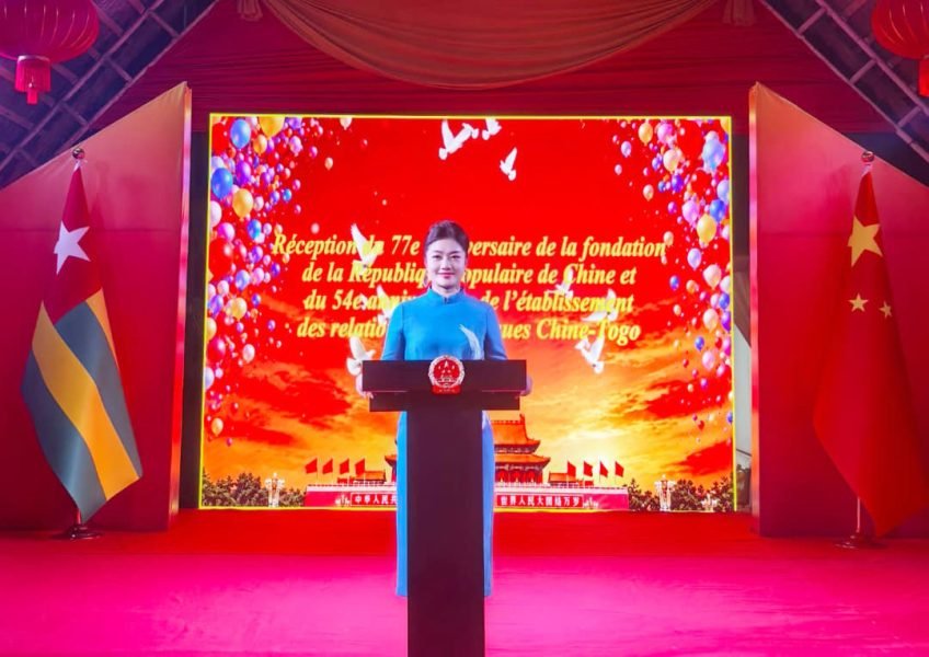KAubine35308's tweet photo. 54 ans d'amitié et de partenariat stratégique célébrés hier. L'ambassade de #Chine a réuni les autorités togolaises à l'hôtel Sarakawa pour marquer 54 ans de coopération bilatérale. Priorité affichée: transfert de compétences et transformation locale.
#Togo  #Diplomatie #Lomé https://t.co/PlgPSXI1kb