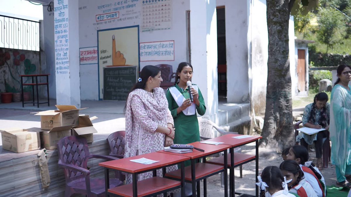 geeta_pushkar's tweet photo. .@SEWASANKALP_ORG के तत्वावधान में संचालित ‘महिला स्वास्थ्य जनजागरूकता एवं निःशुल्क सैनिटरी नैपकिन वितरण’ अभियान के अंतर्गत राजकीय बालिका इंटर कॉलेज (GGIC), घनसाली, टिहरी गढ़वाल में बालिकाओं को निःशुल्क सैनिटरी नैपकिन उपलब्ध कराए गए। https://t.co/KQS9V9HlNZ