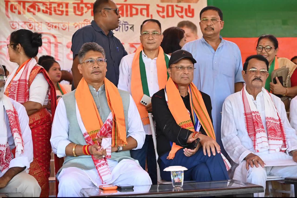 Devasishsharmao's tweet photo. আজি মাননীয় মন্ত্ৰী শ্রী @Pijush_hazarika ডাঙৰীয়াৰ সৈতে মকৰীয়া পঞ্চখেলীয়া ৰাস মহোৎসৱ ক্ষেত্ৰ, জাগীৰোড শিশু উদ্যান খেলপথাৰ আৰু বাঘজাপ আঞ্চলিক কৃষ্ণ ৰাস মন্দিৰৰ সমীপত আয়োজিত হোৱা নিৰ্বাচনী প্ৰচাৰ সভাত উপস্থিত থাকি সমাগত নিৰ্বাচনৰ বাবে ৰাইজৰ আশীৰ্বাদ আৰু সমৰ্থন বিচাৰোঁ🙏 https://t.co/AlkPgYpxSX