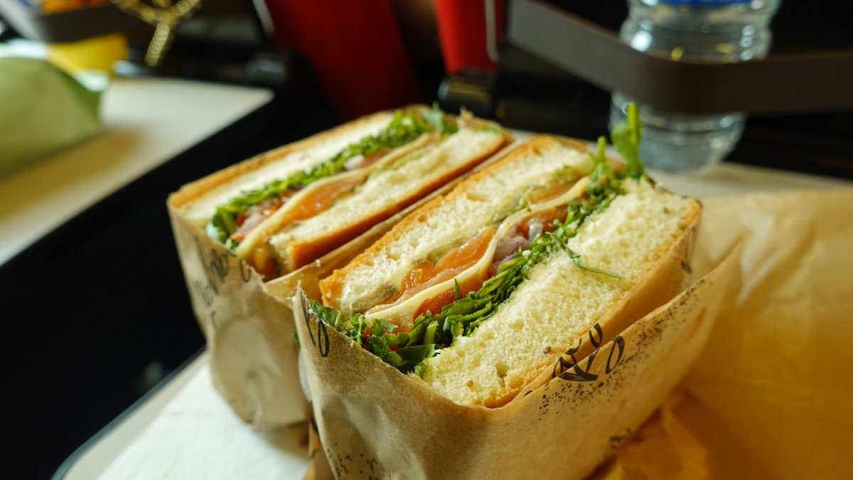 _nonoshino's tweet photo. 本日パリからアントワープへの移動日。
百貨店へお土産を買いがてら朝のお散歩。
途中見かけたオペラ・ガルニエはすでに長蛇の列。次来る機会があれば中も見たいな。

パリ北駅で美味しそうなサンドイッチを買って
電車の中でいただきます〜🥪 https://t.co/Ivml8whPbX