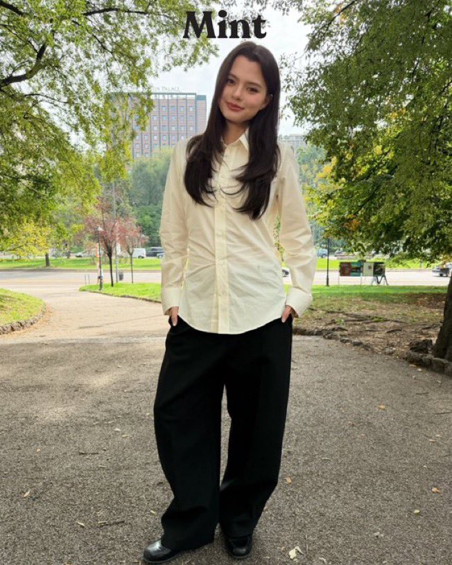 Freenbeck33's tweet photo. OMG, her outfit 😭 I’m dying, she looks absolutely gorgeous!! 🫠

#TodsSS27 #Tods 
#BeckyxMFWTodsSS27
#beckysangels‌ 
#MintNews https://t.co/afnMpTcNs5