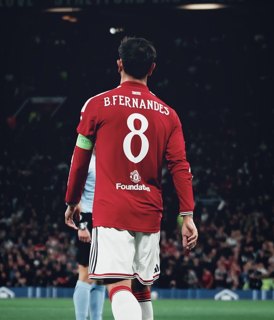 MU_Foundation's tweet photo. Two weeks ago today 🔁

A special night for the Foundation as our logo featured on @ManUtd’s famous red shirts for the first time, in the Champions League 🤩🔴

#MUFC | #UCL https://t.co/g3yskZrilN
