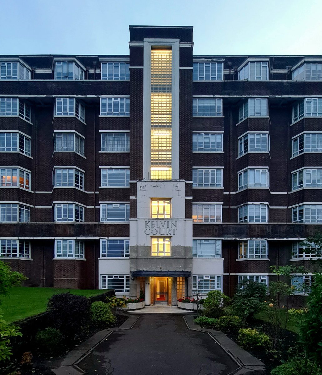 is_glasgow's tweet photo. Nightfall at Kelvin Court on Great Western Road in Glasgow. Built in 1938, it was designed in an Art Deco style by J.N. Fatkin.

#glasgow #architecture #architecturephotography #kelvincourt #anniesland https://t.co/9ljIjH71JY