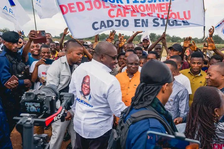 ItokoPrince's tweet photo. À son  arrivée à Boende, L'excellence Guy Loando a tenu à échanger avec quelques jeunes de la Tshuapa autour d’un impératif qui nous rassemble : l’unité et le développement de la province.

Notre jeunesse doit être une force de cohésion, d’engagement et de construction du pays https://t.co/goLhrtT2Qs