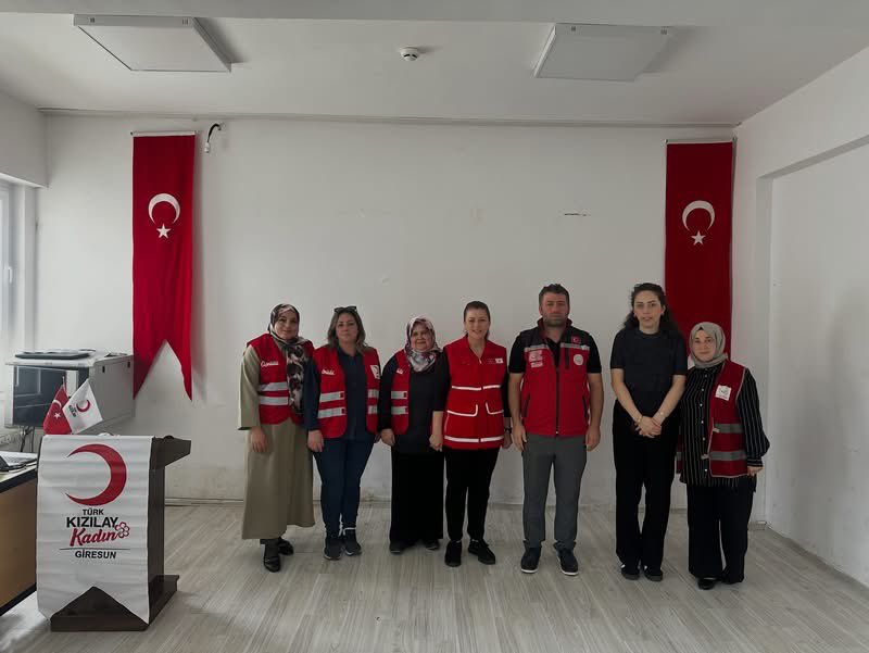 pirazizmem's tweet photo. Kızilay Giresun Tarafindan Piraziz Eren Ömer Hekim İlkokulu'nda Aile Desteği ve Başarı Semineri GerçekleştirildiPiraziz Eren Ömer Hekim İlkokulu'nda, Türk Kızılay Giresun Kadın tarafındanOkul Döneminde Başarı, Sorumluluk ve Aile İçi İletişim" konulu önemli bir seminer düzenlendi. https://t.co/veALyLkBzg