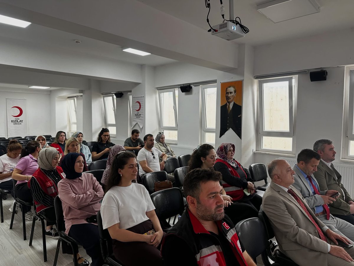 pirazizmem's tweet photo. Kızilay Giresun Tarafindan Piraziz Eren Ömer Hekim İlkokulu'nda Aile Desteği ve Başarı Semineri GerçekleştirildiPiraziz Eren Ömer Hekim İlkokulu'nda, Türk Kızılay Giresun Kadın tarafındanOkul Döneminde Başarı, Sorumluluk ve Aile İçi İletişim" konulu önemli bir seminer düzenlendi. https://t.co/veALyLkBzg
