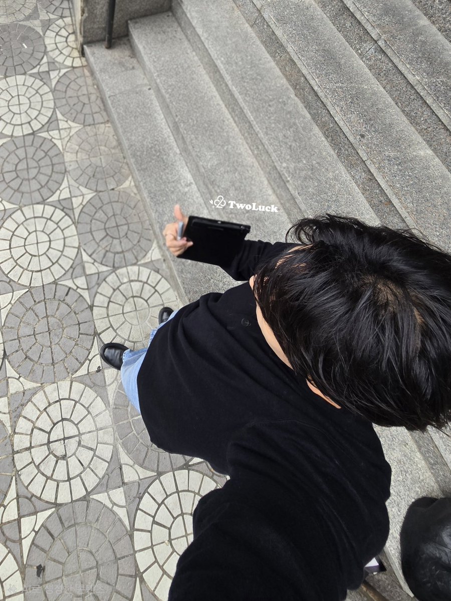 two_luck_'s tweet photo. 지인도 퇴길 데려갔는데 냅다 폰 내놔 하더니
내 갤러리에 남은.... 한 중년의 MZ샷...
(갤럭시 기능으로 지인은 지웠습니다)

(광각샷 아세요?)
🐶 몰ㄹ... 이렇게?
#성태준 https://t.co/qf2StMvCai